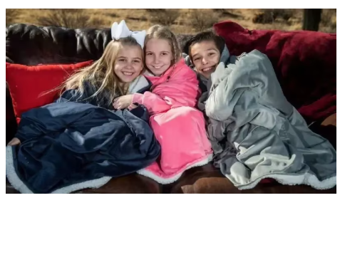 Túlméretezett Kapucnis Takaró Pulóver Zsebbel